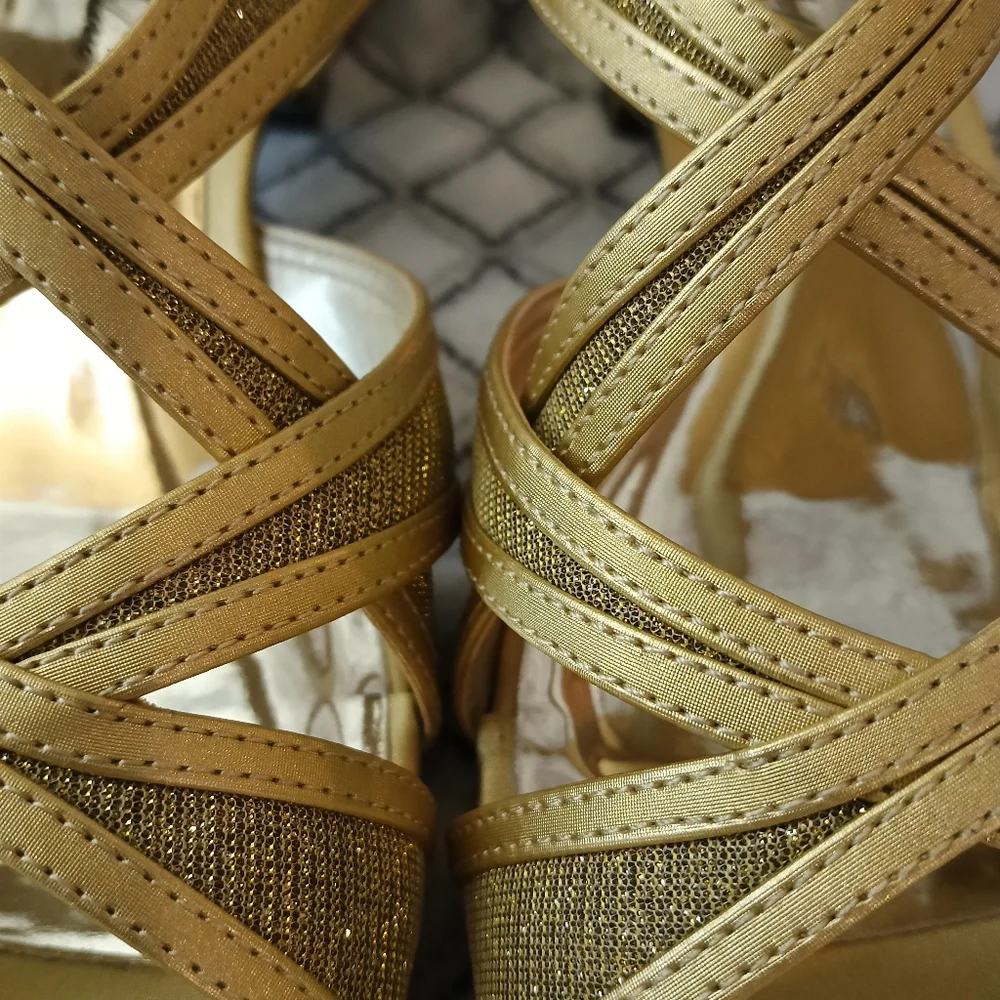 New!! EASY STREET Size 10 gold low heels Dance Flex - Picture 3 of 9